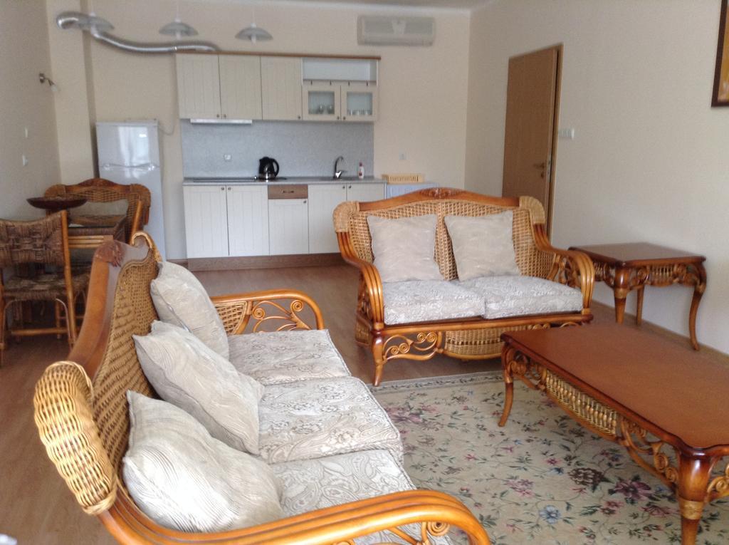 Oasis Suites Apartments And Studios Ravda Exterior foto